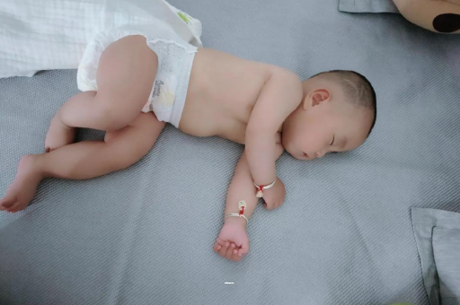 巴音郭楞蒙古宝宝总是摇头怎么回事